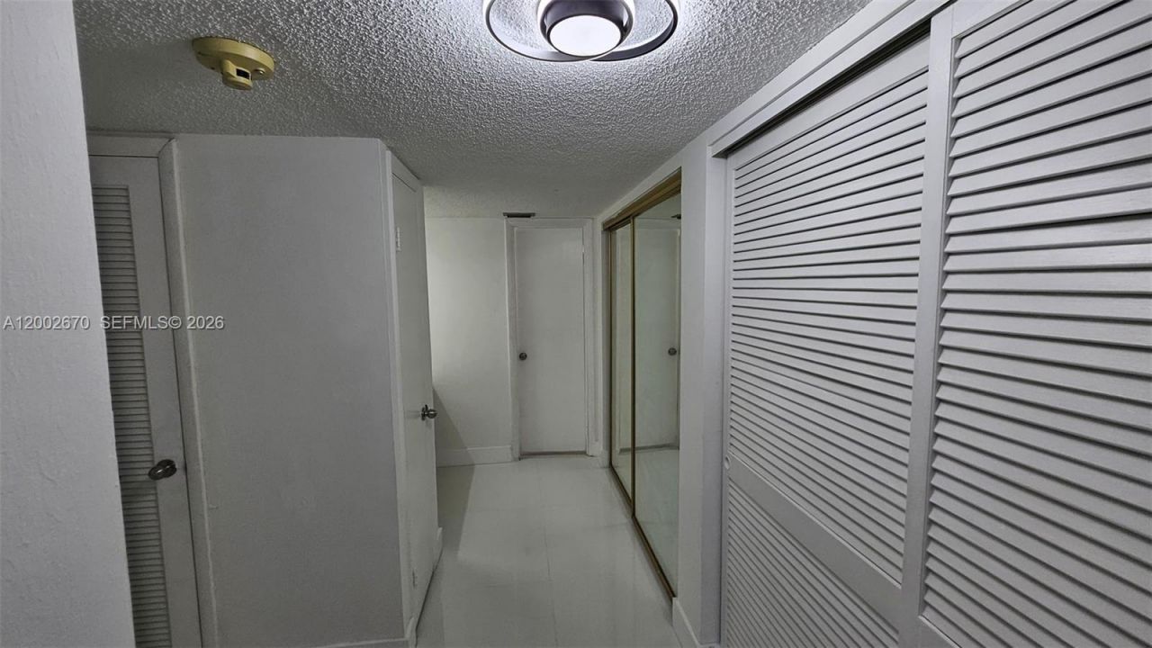 871 NE 195 St, Unit 204, Miami, FL 33179 Photo