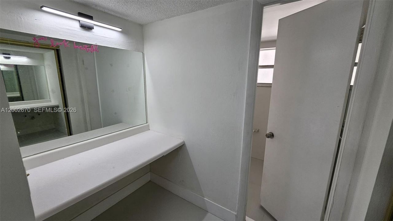 871 NE 195 St, Unit 204, Miami, FL 33179 Photo