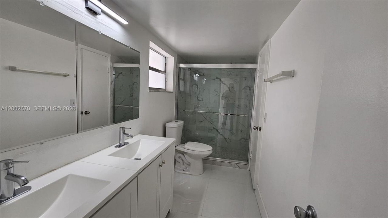 871 NE 195 St, Unit 204, Miami, FL 33179 Photo