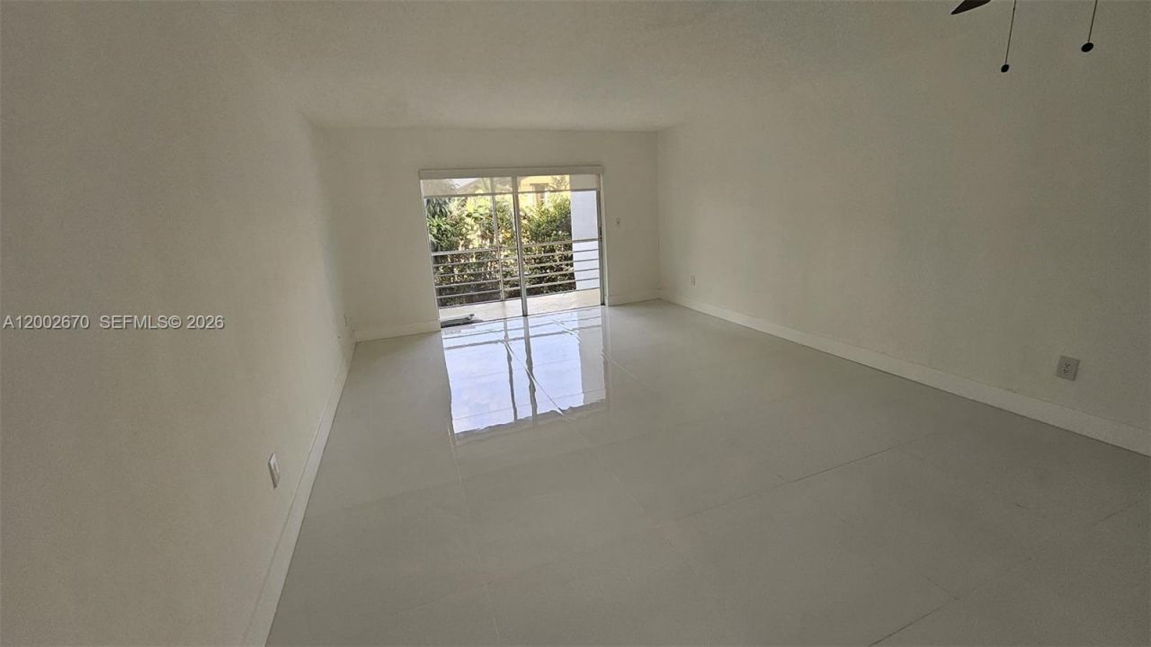 871 NE 195 St, Unit 204, Miami, FL 33179 Photo