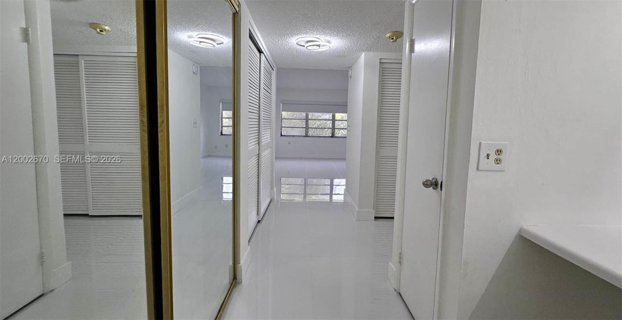871 NE 195 St, Unit 204, Miami, FL 33179 Photo