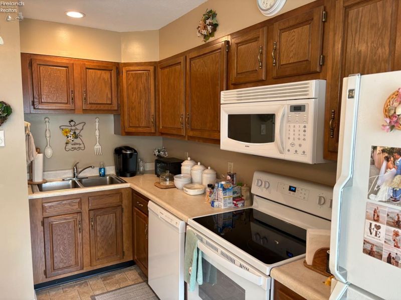 2 Ridgewood Drive, Norwalk, OH 44857 Photo 5