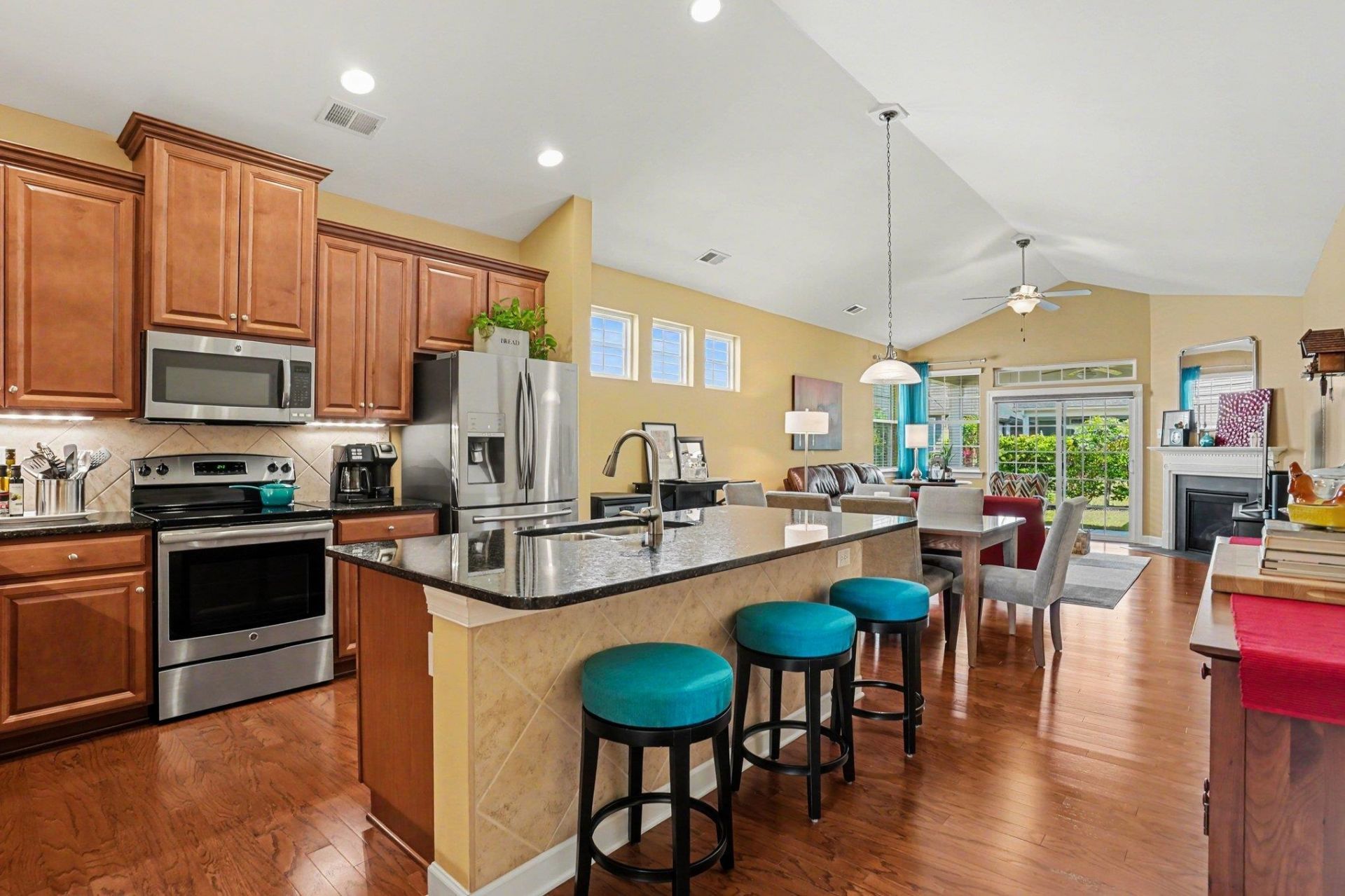 1546 Legacy Loop  Photo 6