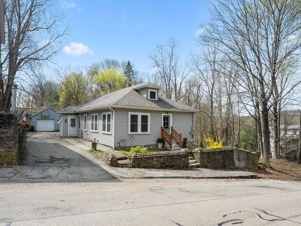 20 Hill St, Webster, MA 01570