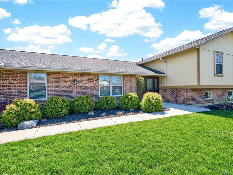 3665 Meadowcourt Drive, Beavercreek, OH 45431 Photo 3