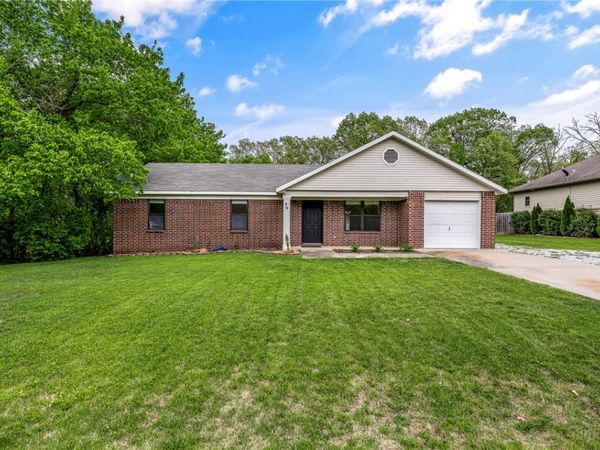 9 Hartlepool Drive, Bella Vista, AR 72715