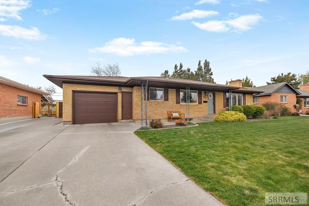 1992 Azalea Drive, Idaho Falls, ID 83404 Main Photo