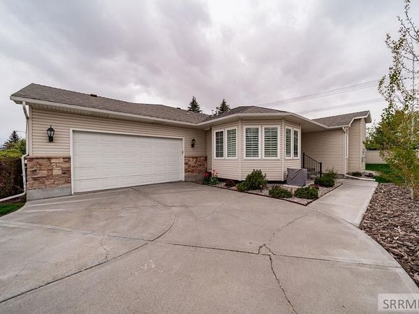 484 Hickory Circle, IDAHO FALLS, ID 83404