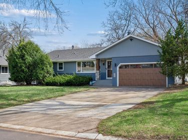 8209 38th Avenue N, New Hope, MN 55427