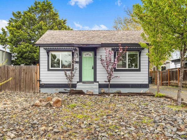 609 10th St, Clarkston, WA 99403