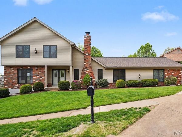 5022 Amber Place Drive, St Louis, MO 63128