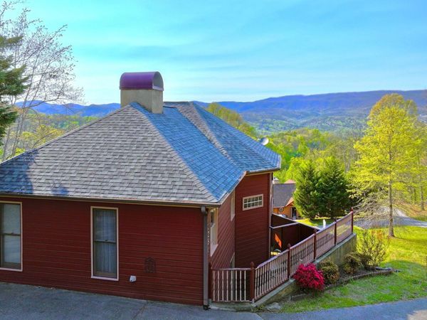 2250 Village Summit Drive, Sevierville, TN 37862