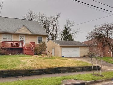 864 Lindsay Avenue, Akron, OH 44306