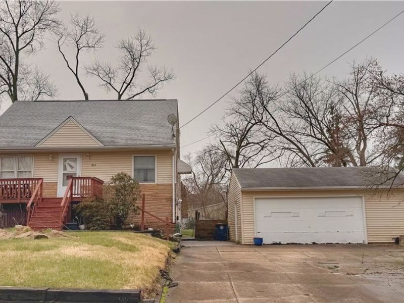 864 Lindsay Avenue, Akron, OH 44306 Photo 2