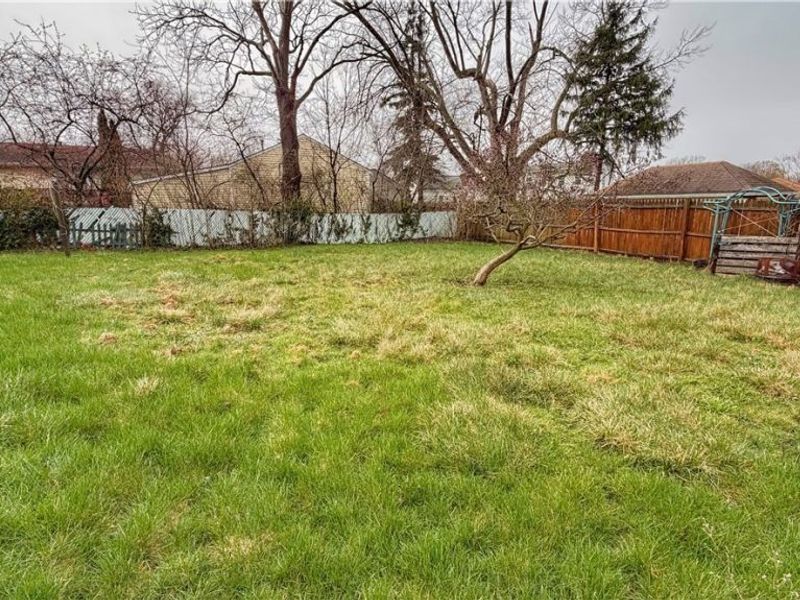 864 Lindsay Avenue, Akron, OH 44306 Photo 3