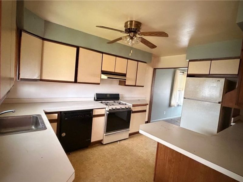 864 Lindsay Avenue, Akron, OH 44306 Photo 4