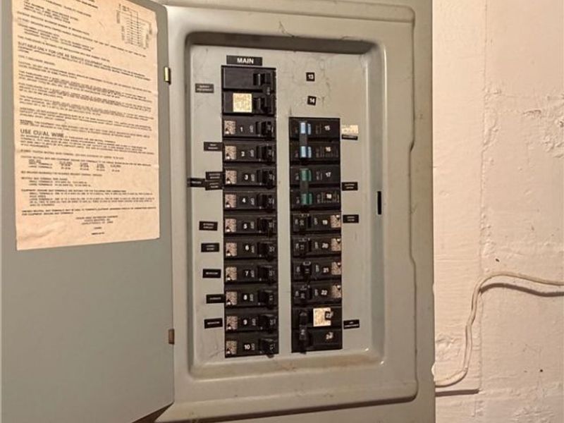 864 Lindsay Avenue, Akron, OH 44306 Photo 9