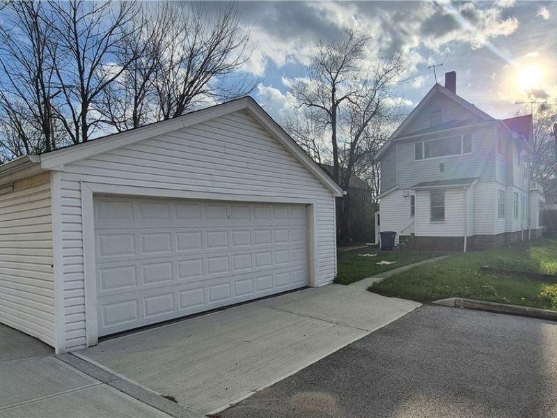 2023 Warren Road, Lakewood, OH 44107 Photo 5