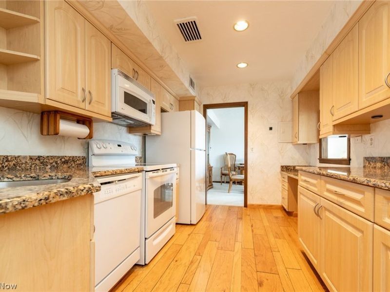 2202 Acacia Park Drive, Unit 2615, Lyndhurst, OH 44124 Photo 13