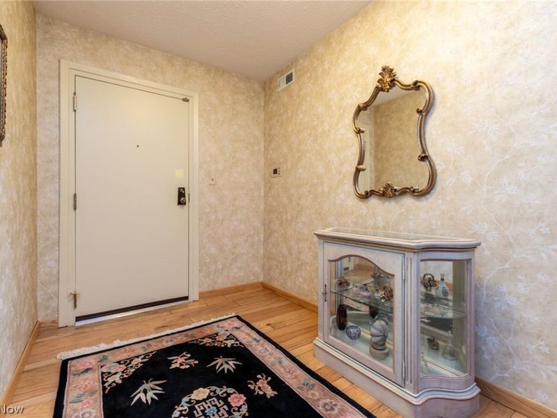 2202 Acacia Park Drive, Unit 2615, Lyndhurst, OH 44124 Photo 2