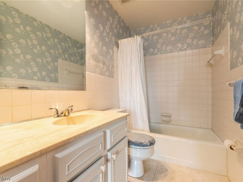 2202 Acacia Park Drive, Unit 2615, Lyndhurst, OH 44124 Photo 27