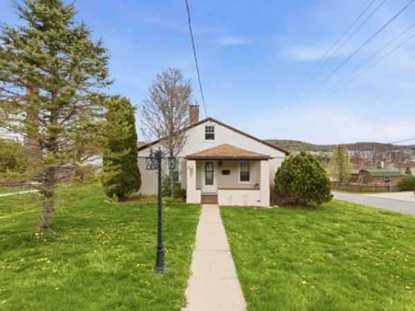 1607 Baumgardner Ave, Windber, PA 15963
