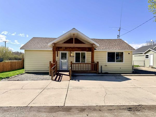 609 N Columbia Ave, Deer Park, WA 99006