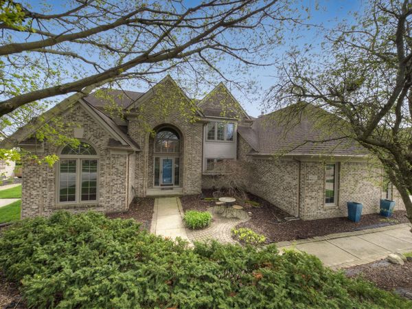 48135 Covington Court, Canton, MI 48187