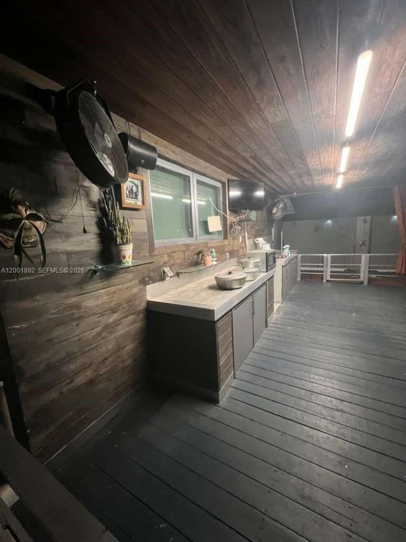 6900 SW 22nd St, Miami, FL 33155 Photo