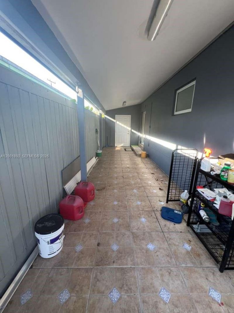 6900 SW 22nd St, Miami, FL 33155 Photo