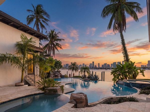 432 S Hibiscus Dr, Miami Beach, FL 33139