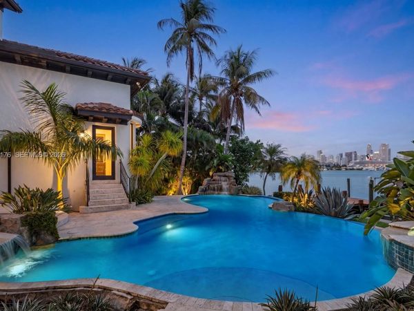 432 S Hibiscus Dr , Miami Beach, FL 33139