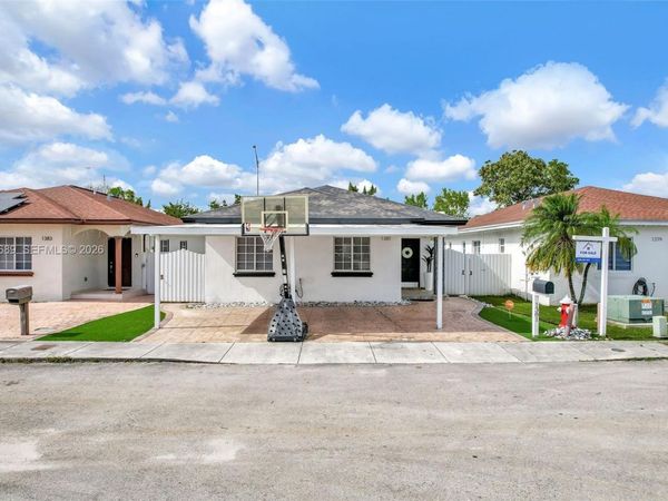 1381 W 30th St, Hialeah, FL 33012