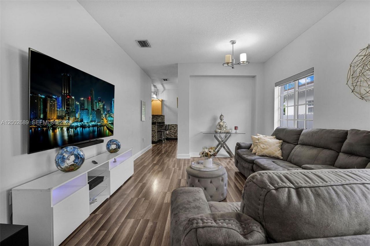 1381 W 30th St, Hialeah, FL 33012 Photo