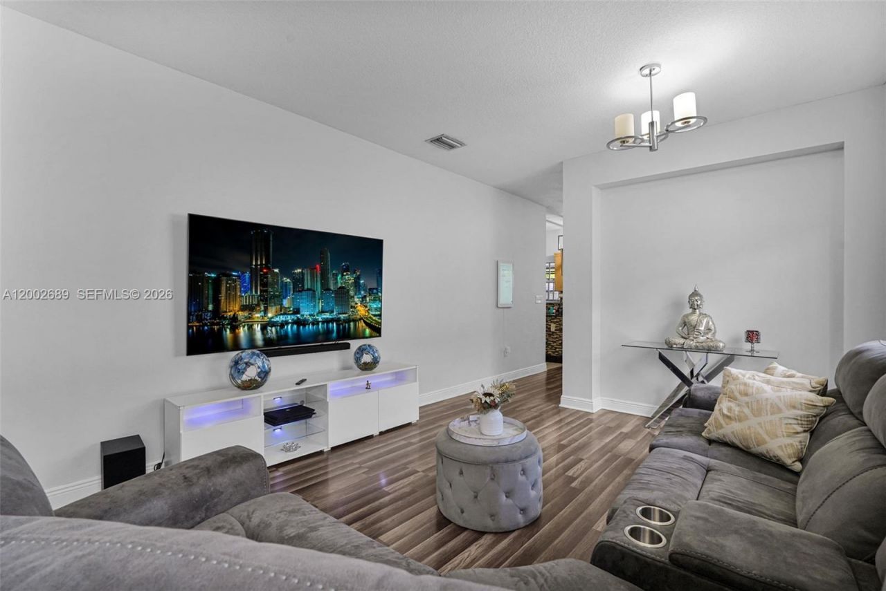 1381 W 30th St, Hialeah, FL 33012 Photo