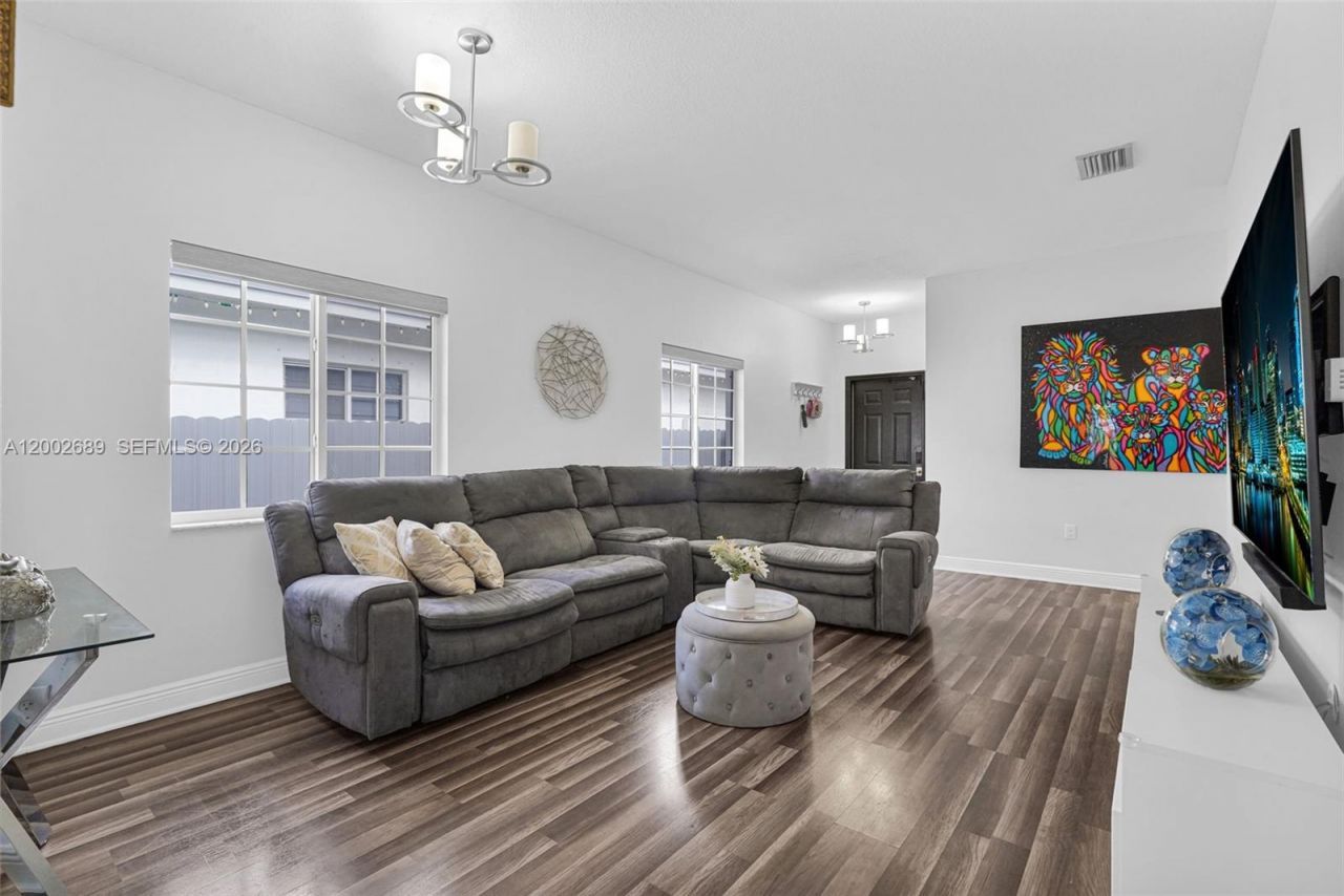 1381 W 30th St, Hialeah, FL 33012 Photo