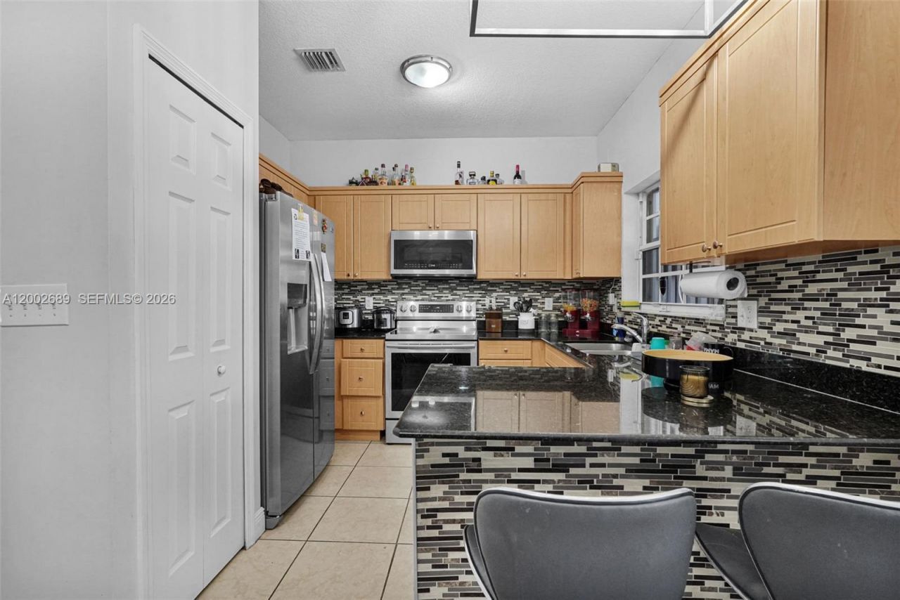 1381 W 30th St, Hialeah, FL 33012 Photo