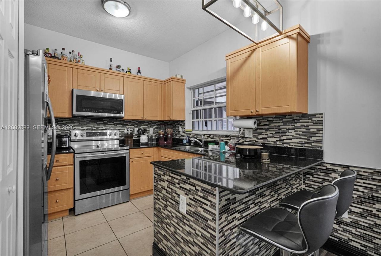 1381 W 30th St, Hialeah, FL 33012 Photo