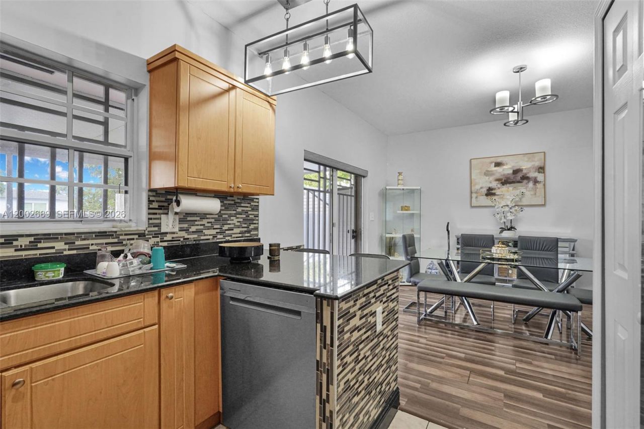 1381 W 30th St, Hialeah, FL 33012 Photo