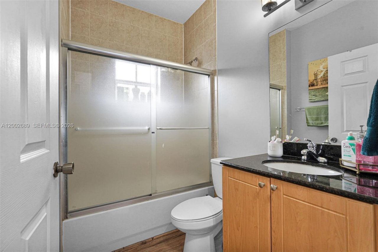 1381 W 30th St, Hialeah, FL 33012 Photo