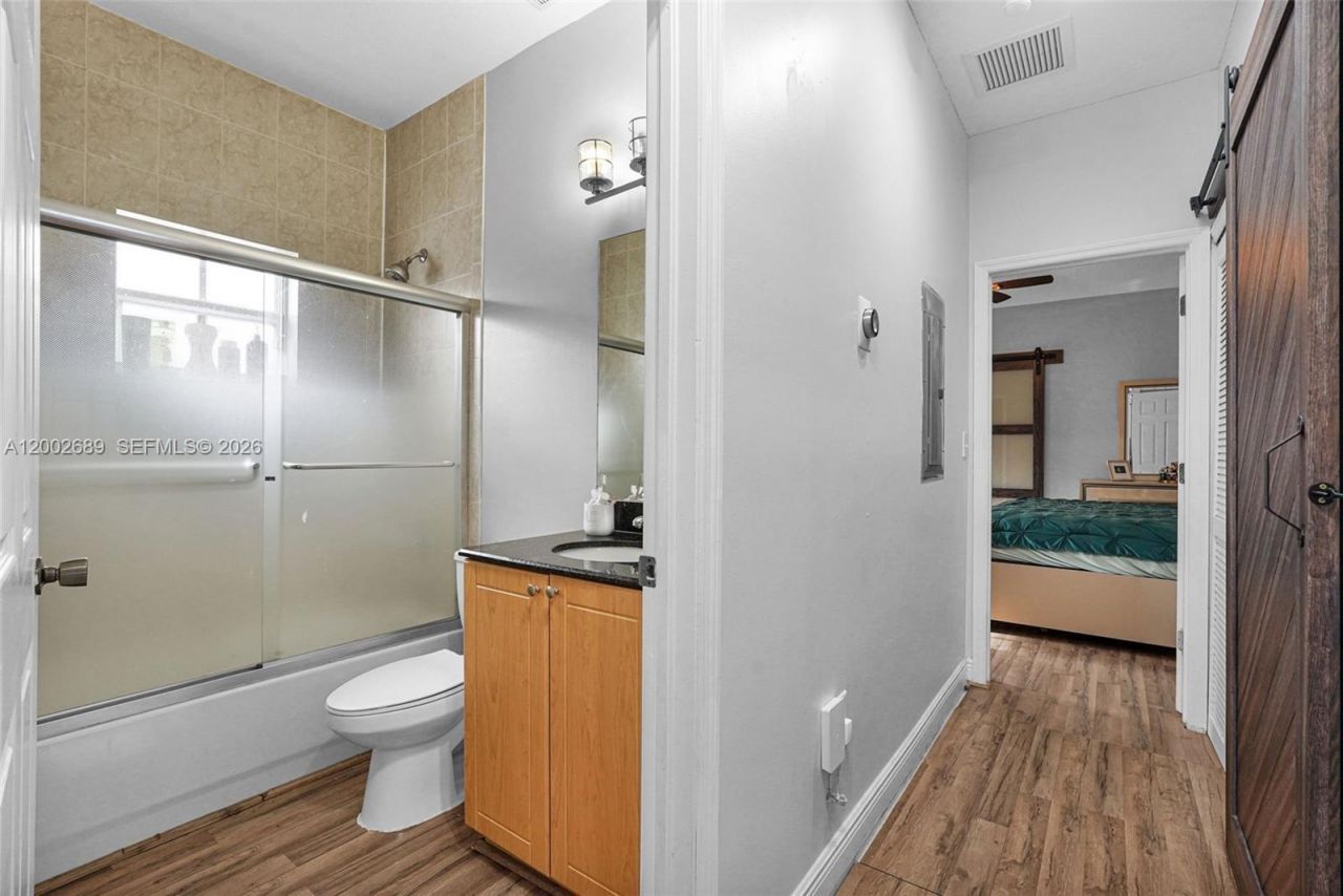 1381 W 30th St, Hialeah, FL 33012 Photo