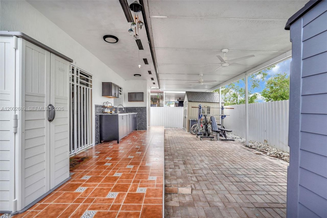 1381 W 30th St, Hialeah, FL 33012 Photo