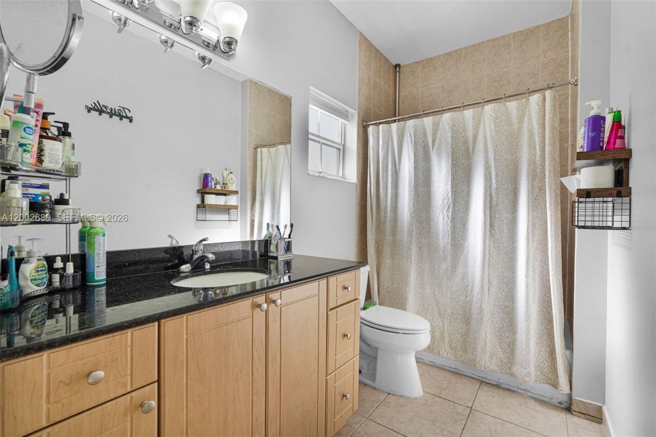 1381 W 30th St, Hialeah, FL 33012 Photo