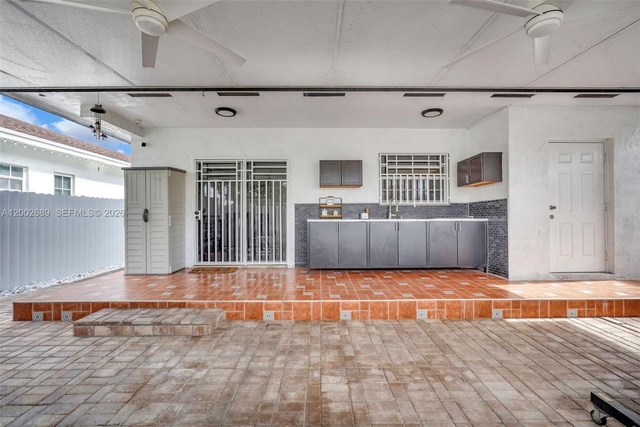 1381 W 30th St, Hialeah, FL 33012 Photo