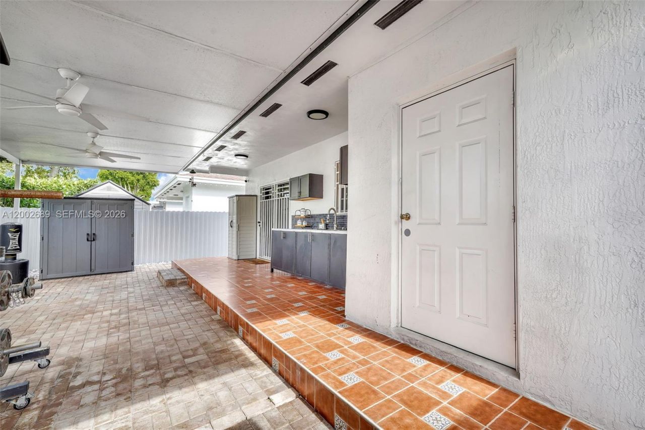 1381 W 30th St, Hialeah, FL 33012 Photo