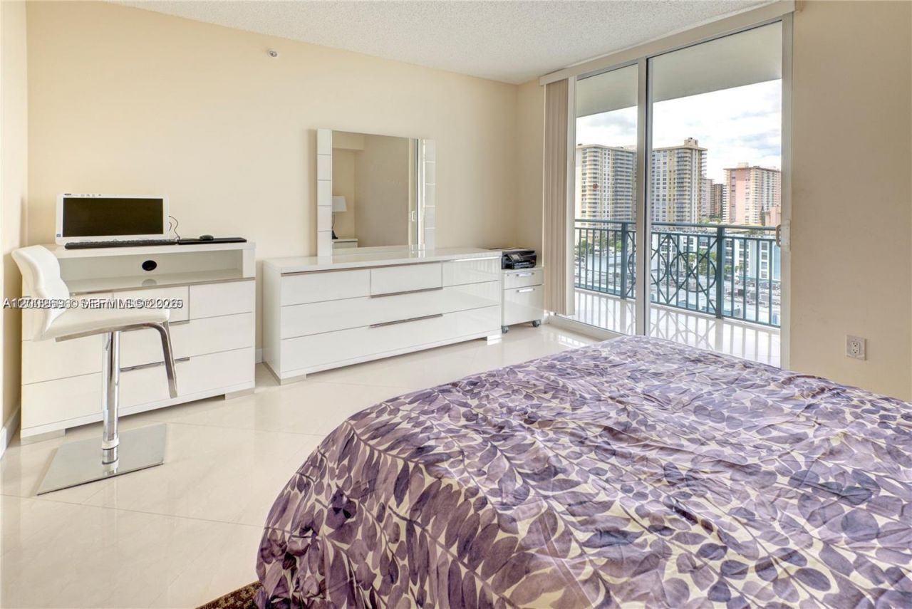 17555 Atlantic Blvd, Unit 902, Sunny Isles Beach, FL 33160 Photo