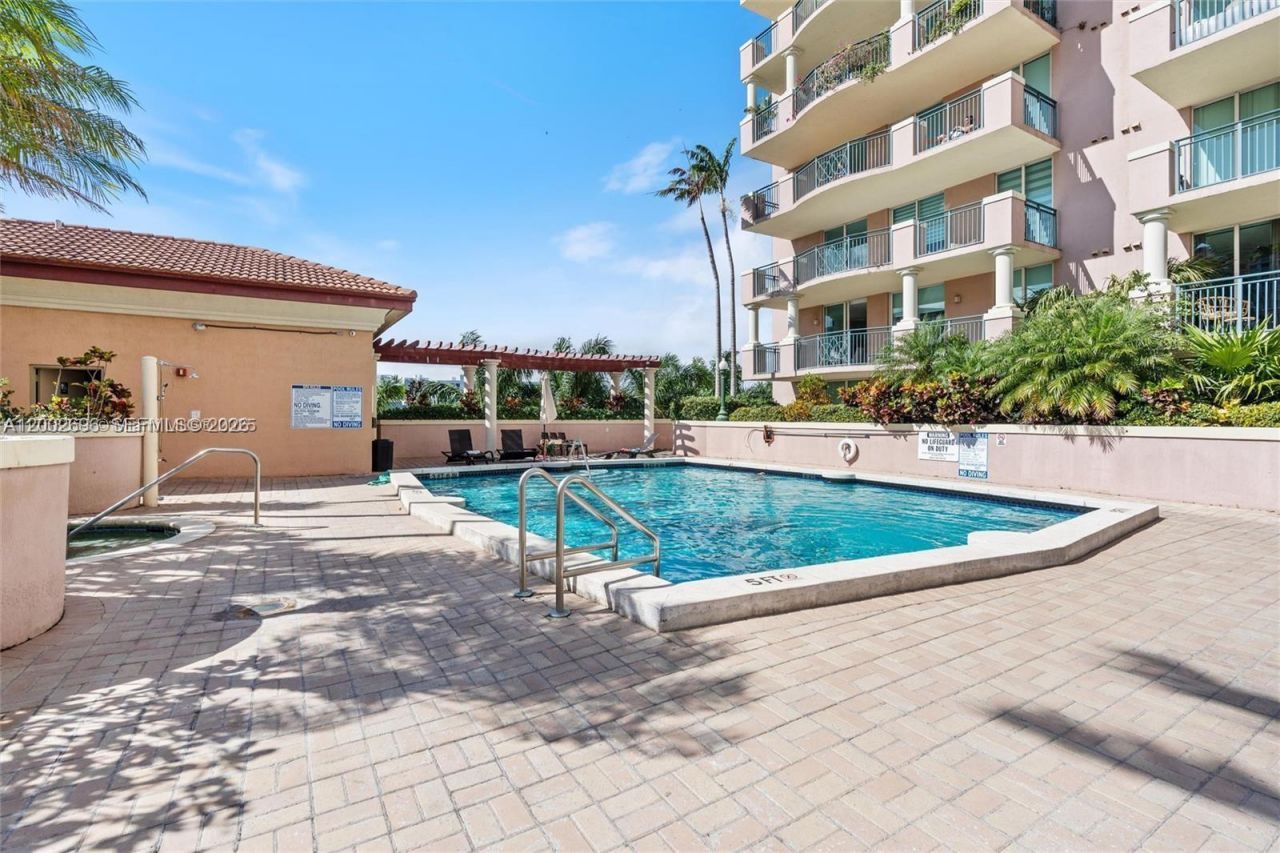 17555 Atlantic Blvd, Unit 902, Sunny Isles Beach, FL 33160 Photo