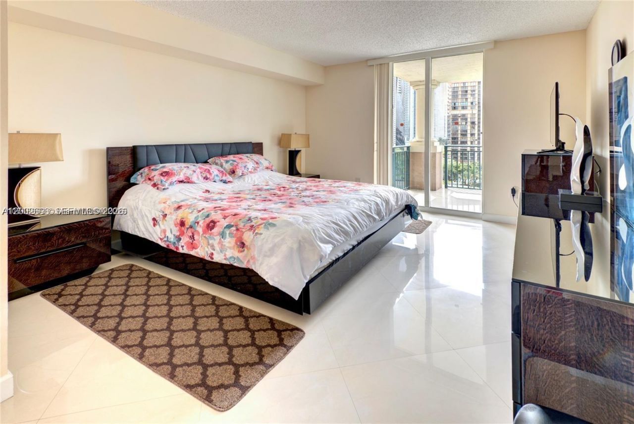 17555 Atlantic Blvd, Unit 902, Sunny Isles Beach, FL 33160 Photo