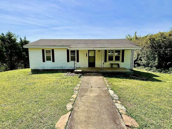 471 HILLCREST ST, Selmer, TN 38375