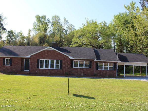3049 Catherine Lake Road, Richlands, NC 28574